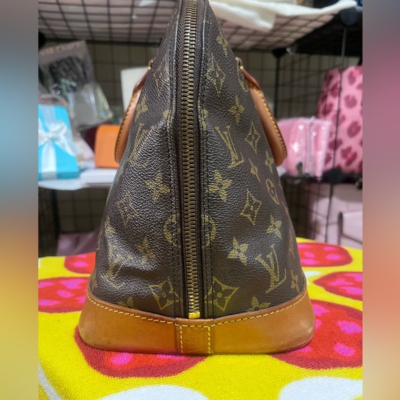 Louis Vuitton Alma in Beautiful Condition! - Picture 2 of 15